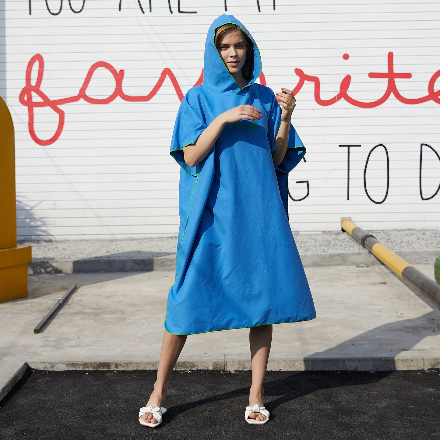 Poncho Changing Towel with Hood Microfiber Beach Blanket Bath Towel Swim Towel Wetsuit Beach Poncho.