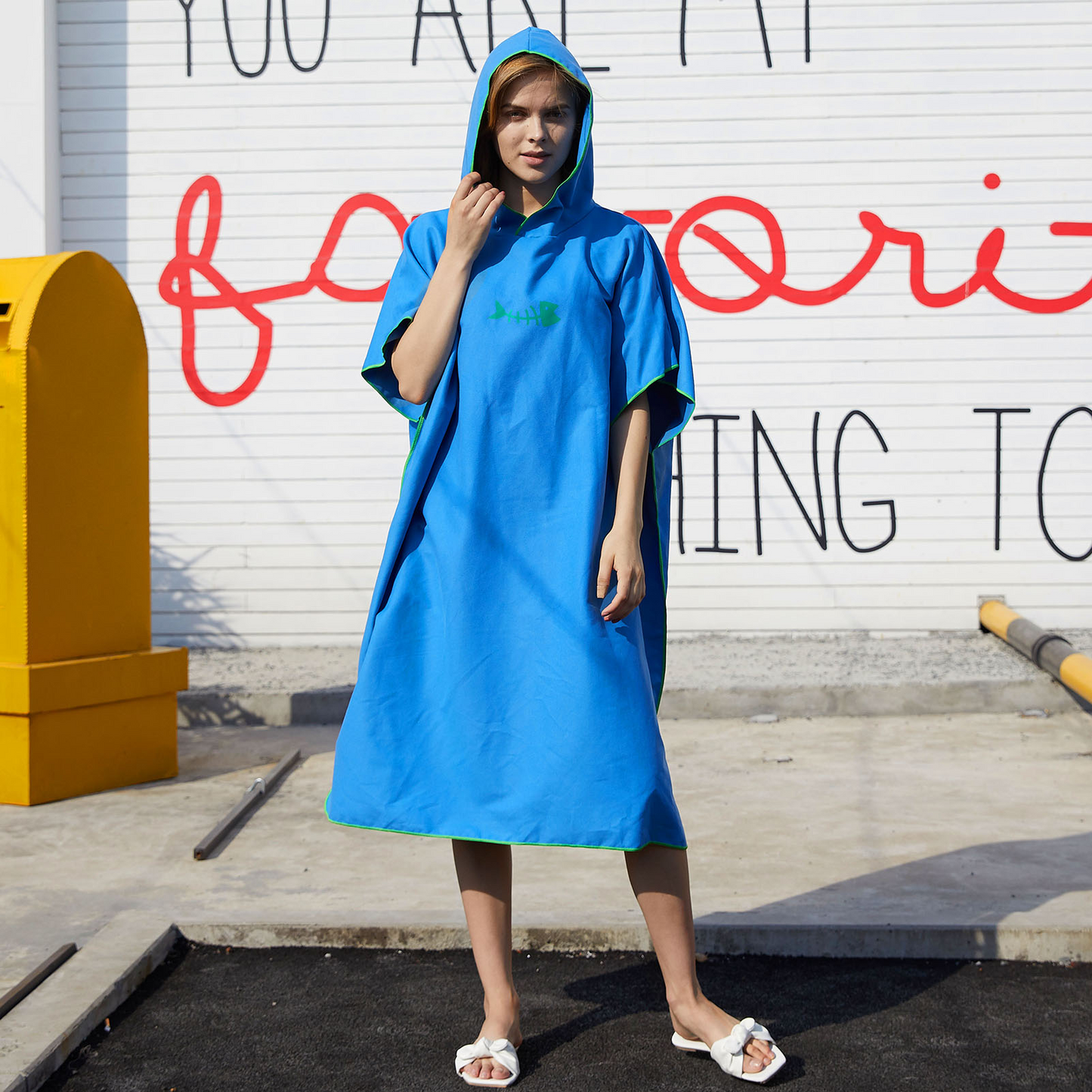 Poncho Changing Towel with Hood Microfiber Beach Blanket Bath Towel Swim Towel Wetsuit Beach Poncho.